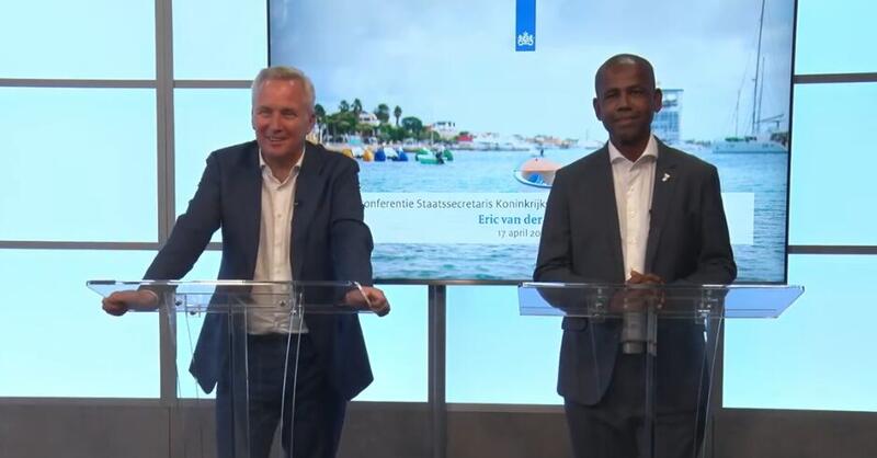 Sekretario di estado Van der Burg i gezaghèber Soliano ta papia tokante kooperashon durante konferensia di prensa na Boneiru