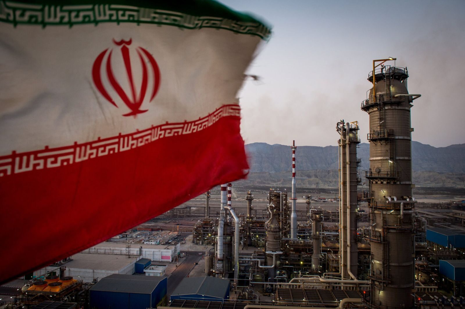 Preis di petroli ta subi atrobe debí ku kòmbersashonnan di pas entre Merka i Iran a keda posponé