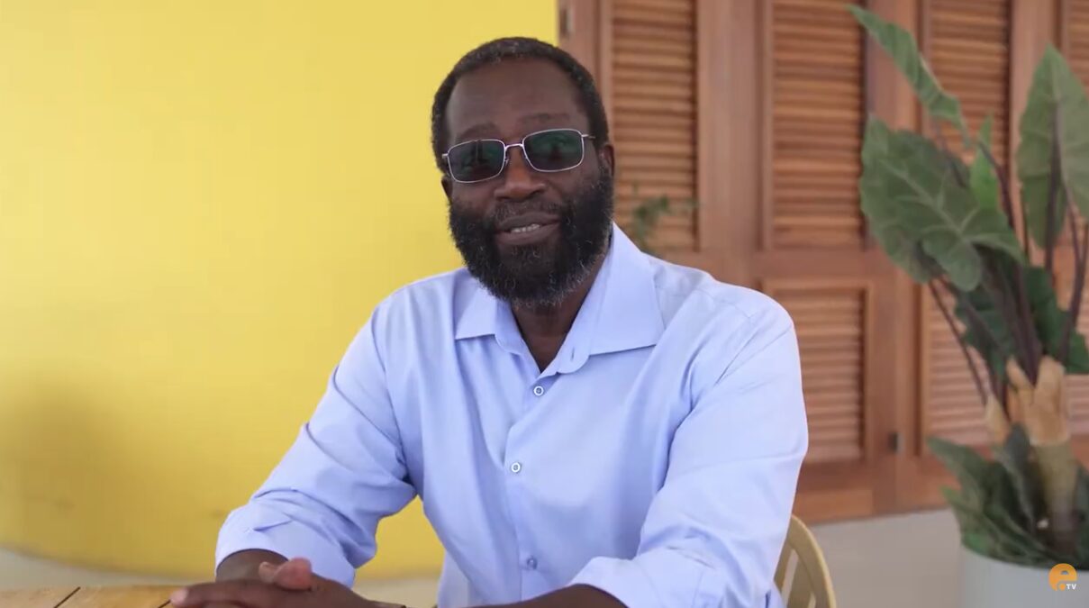 Statüt, 7 dekada di engaño